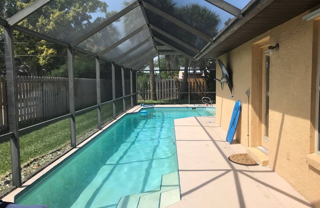 Camina hasta la playa y el centro de la ciudad - Piscina privada Inicio + muelle con pesca y manatíes.