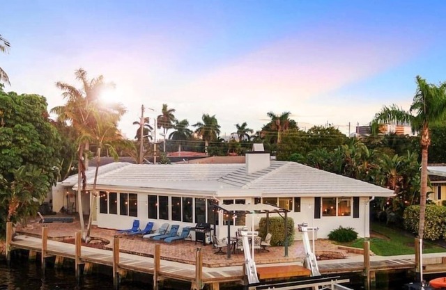 Waterfront pool home! Ocean access! open canal