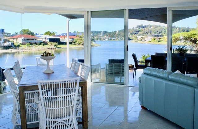 Waterfront Surprise! Lakeside fun, 5 mins from the beach