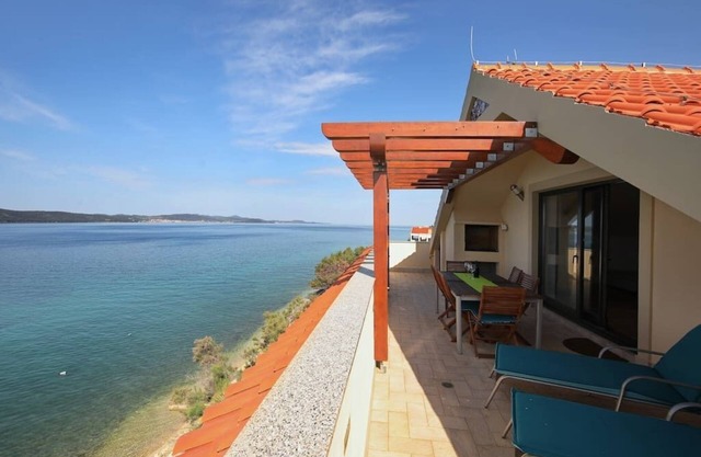 Apartamento en la planta superior frente al mar con vistas al mar y las islas