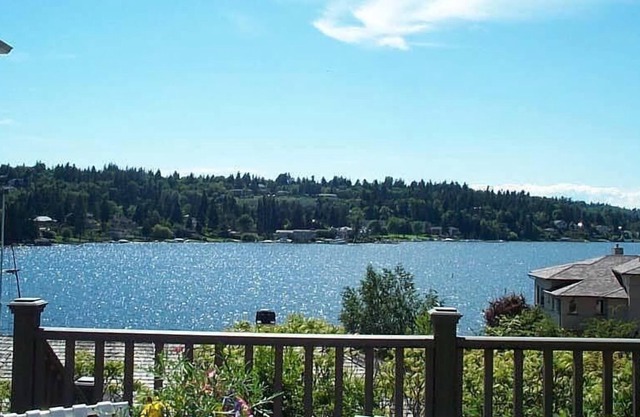 Waterfront View Cottage w / Lake WA Acceso de agua — Clasificación de 5 estrellas - Privado, sereno