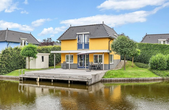 Casa sobre el agua, cerca del Zuidlaardermeer
