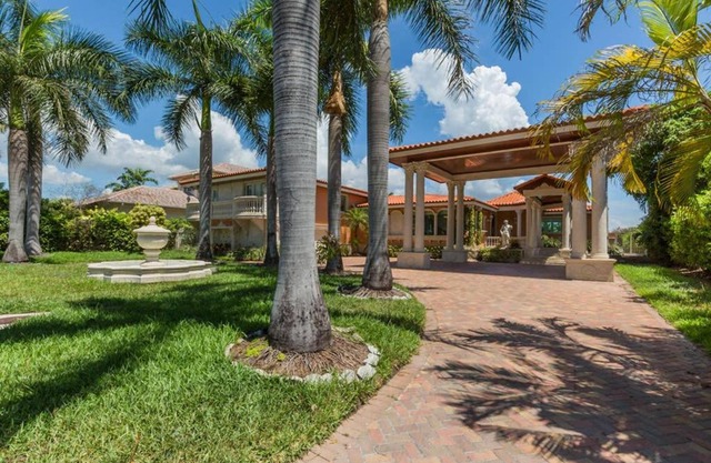 Waterfront Villa on Protected Cove