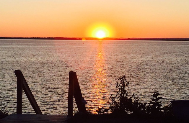 NUEVO LISTADO: Frente al mar con puestas de sol de Chesapeake