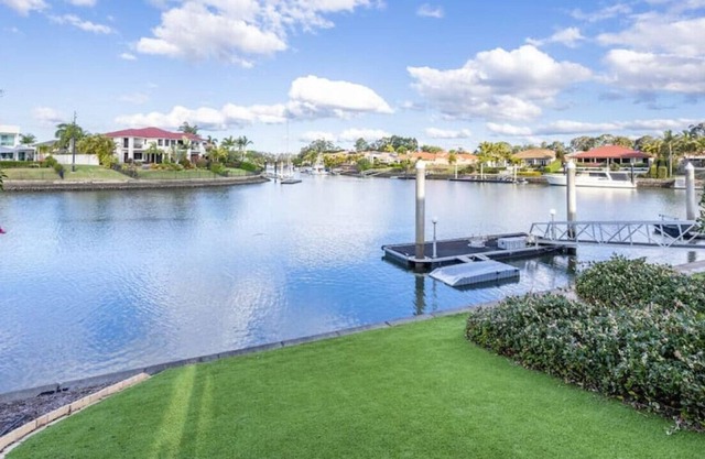Waterfront Wonder, Luxe 4BD Family Retreat Villa