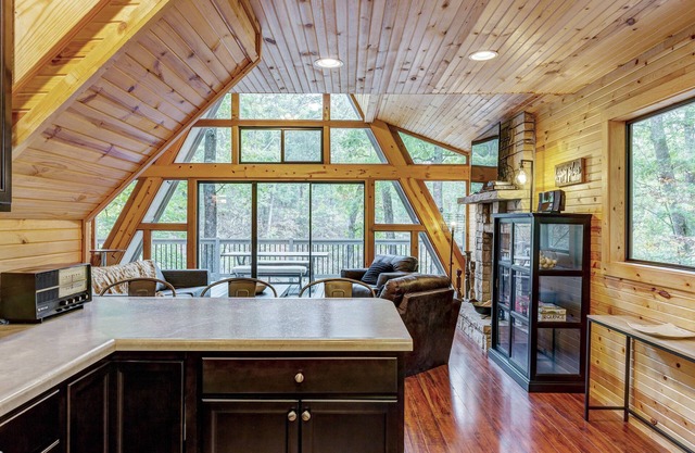 1760 Waterside Cottage por Sarah Bernard!