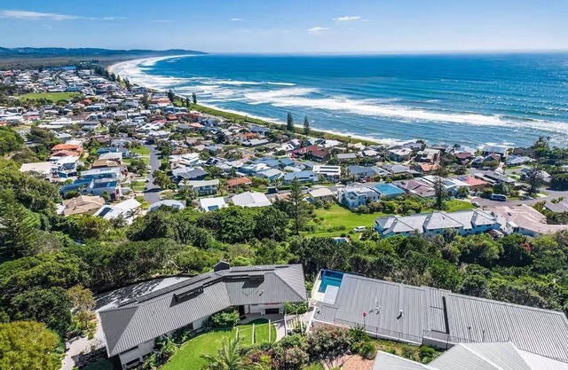 Wave Hill and The Pool House Lennox head