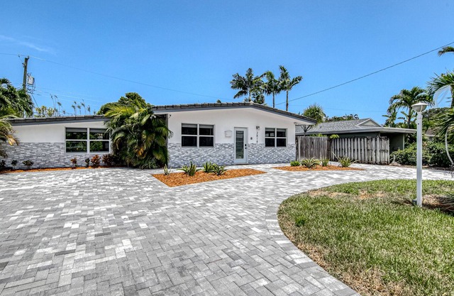 Wave n' Palm | House in Fort Lauderdale with turquoise pool