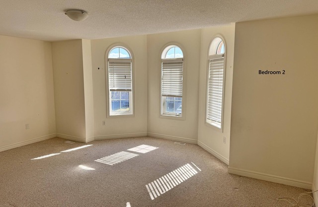 Welcome to a Charming 4-Bedroom Retreat in Chippawa, Niagara Falls
