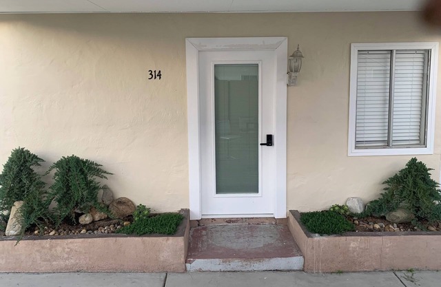 Welcome to a newly renovated 2 Bed / 2 Bath home, in North Orange County.