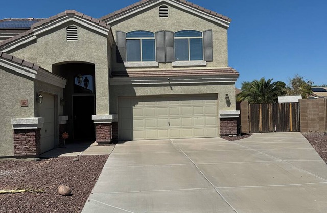 Welcome to Casa DeAgoro, a beautiful house to rent in a quiet neighborhood.