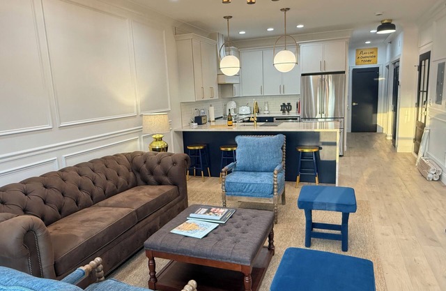 Welcome to Golden Dome Retreat!!!! Less than 3/4 mile from campus -Luxury condo!