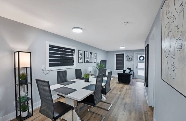 Welcome To Our Modern 2Bdrm/1Bth w/ Laundry/BBQ