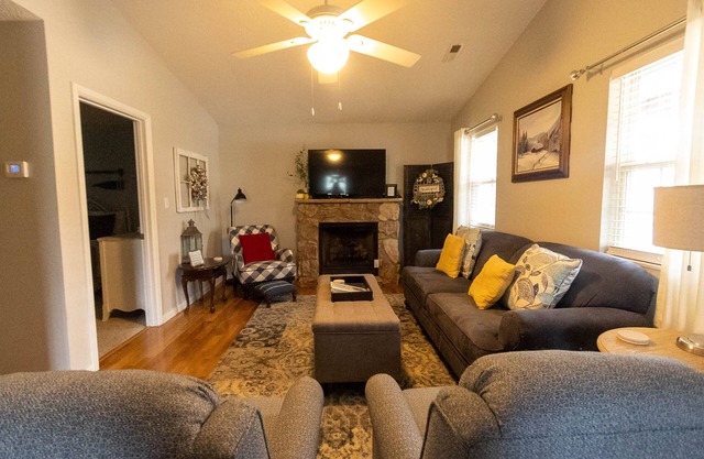 Relax Inn, 52 Cottage Dr, 56C