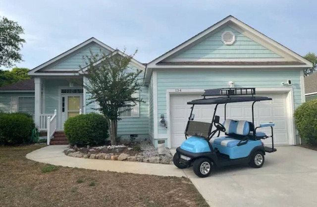 Welcome to Seashells and Sandtraps! The Perfect Oak Island Home w/ Golf Cart!