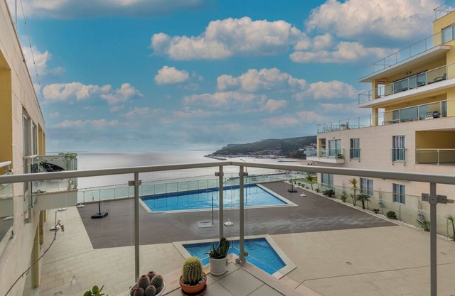 Cliffs Apartment - Astonishing view over Sesimbra bay by Trip2Portugal