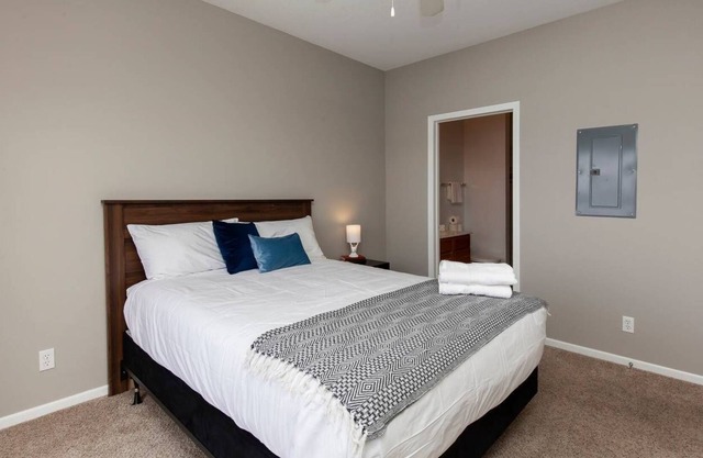 University Retreat + Pool + Gym (Ames)