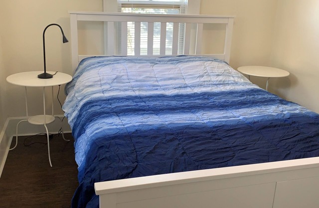 Well-appointed apartment close to the waterfront and downtown