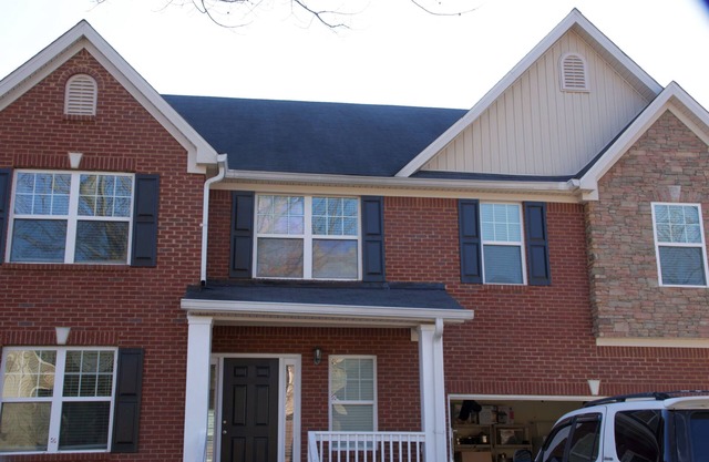 Well-furnished house with modern appliances, apartment-size master bedroom