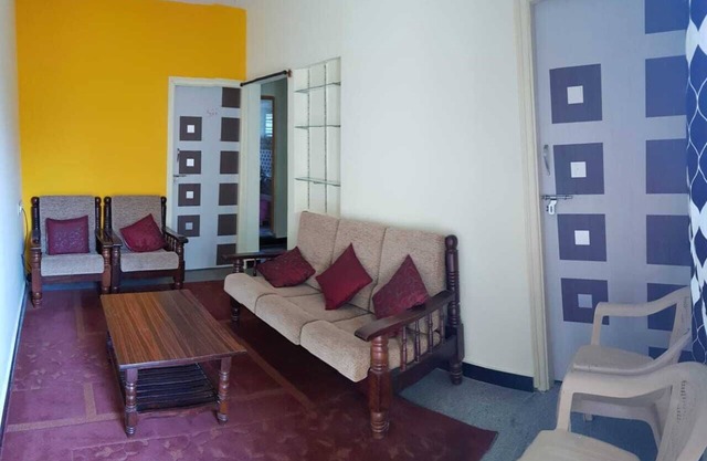 Piso 2BHK bien ubicado en el segundo piso, casa independiente Vista previa