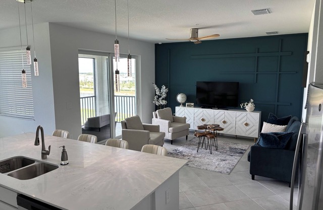 WELLEN GOLF & COUNTRY CLUB GATAWAY In a Modern Style 2 bd Condo