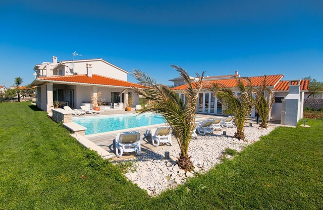 Wellness area,sauna,-Jacuzzi, pool 60 m2, Salt water,quite,air massage in pool