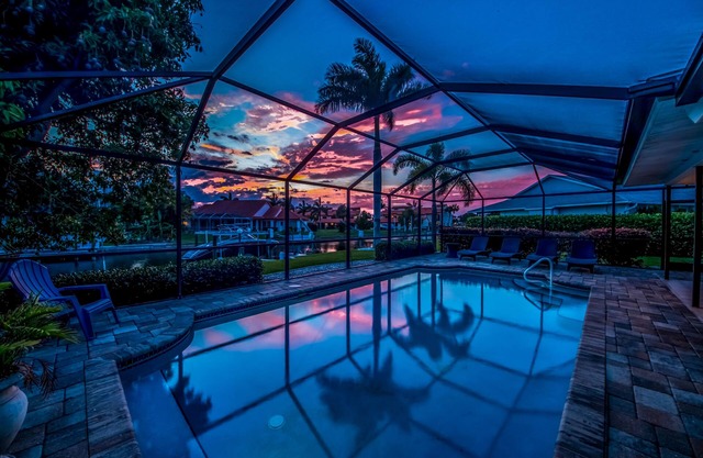 Piscina West Facing actualizada y Lanai-Walk o bicicleta a playas, bares y restaurantes
