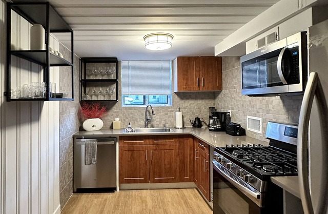 West Highlands 2BDR 1BATH Apartment