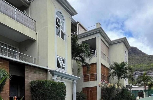 West Riviera - Centrally Located Apartment close to the beach with breakfast.