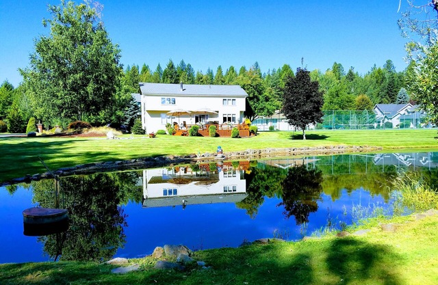 Westwood Luxurious Living ~ 1 Bedroom Apartment ~ Lovely!