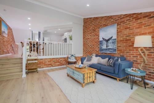 Whale Song Serenity - Ettalong Beach Garden Stay