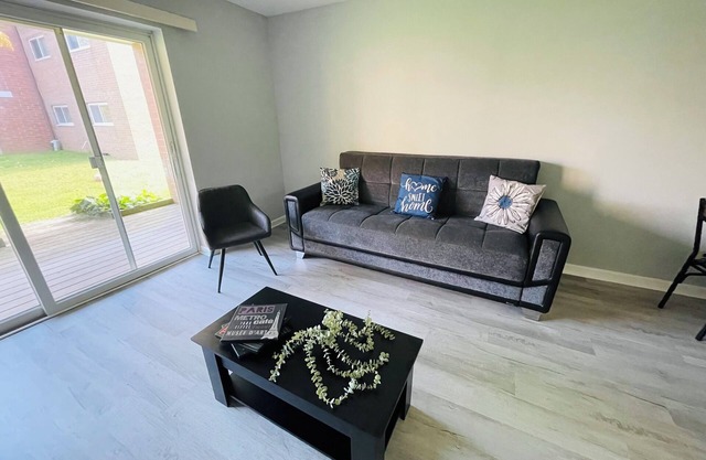 This apartment is a 2 bedroom(s), 2 bathrooms, located in Elkins Park, PA.