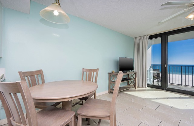 Suite de hotel frente a la playa accesible en silla de ruedas con cocina completa