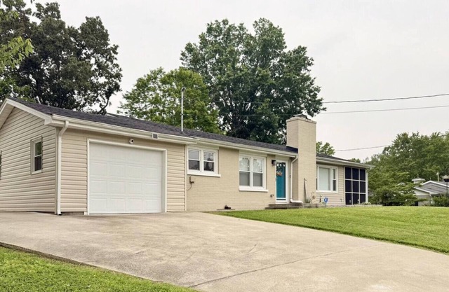 Experience comfort at Whisker Ridge, a spacious 3-bedroom cottage in the scenic Beattyville, KY