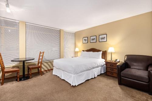 Whistler Blackcomb Cascade Lodge suite WIFI cable TV 2 hot tubs pool gym sauna bike & ski storage room