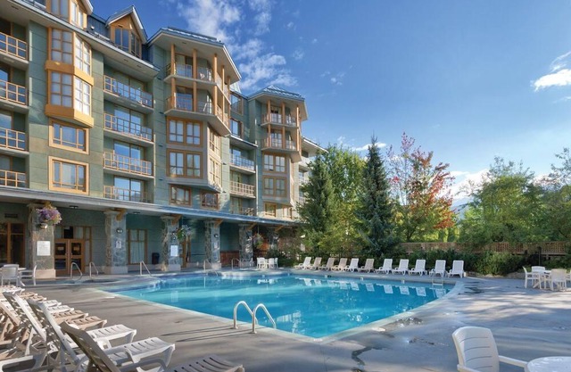 Whistler Village Cascade Lodge Resort, caminata o traslado a los ascensores ¡Piscina todo el año!