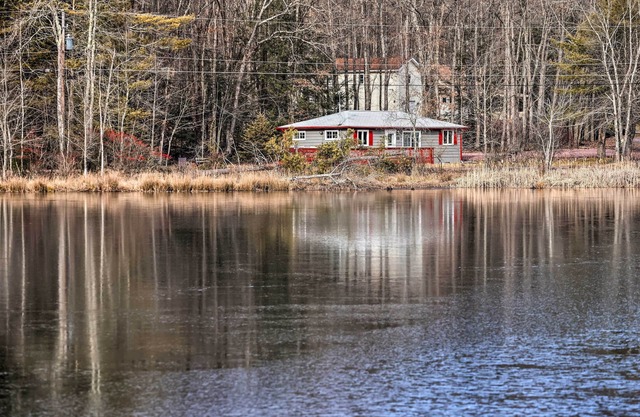 White Haven Lakeside Home w/ Kayaks & Fireplace!