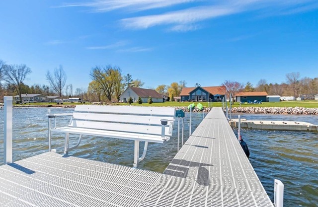 White Potato Lake Waterfront Cottage, Family Friendly, NUEVA CONSTRUCCIÓN