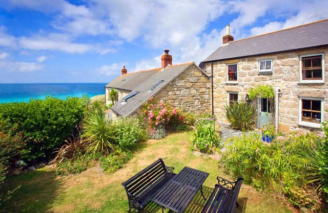 White Rose, Beach Cottage, Sea-Views, Garden