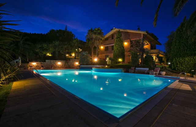 UNA REAL "VILLA VILLAGE" ------- 10% DE DESCUENTO EN MAYO Y SEPTIEMBRE -----------