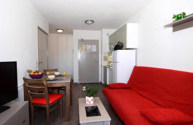 Wifi, 300m del centro estación, fitness, piscina, terraza, balcón, tv, local para esquís, 50m²