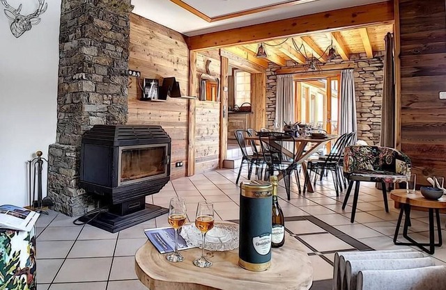Wifi, vista montaña, terraza, chimenea o estufa a leña, local para esquís, 157m²