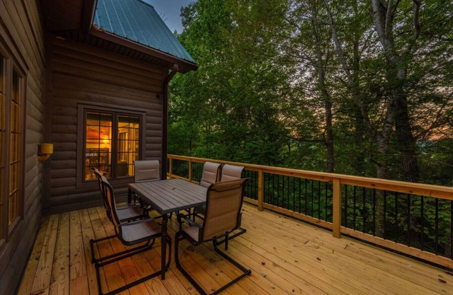 WiFi & Hot Tub - Fels Haus RRG