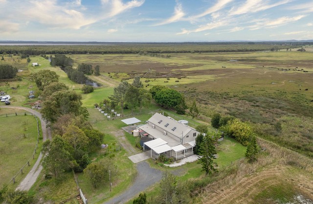 Willow Barn on 9 acres - Huge Swim Spa - Country Escape - EV Charging avail