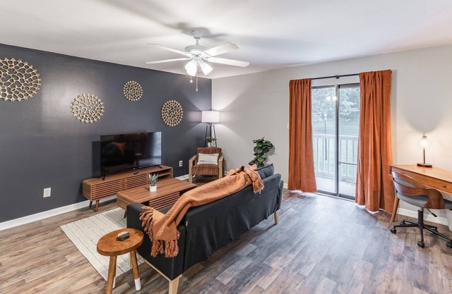 Willow Pointe #2 Huntsville Alabama 1 Bedroom Home by RedAwning