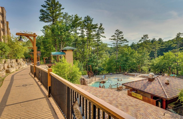 Wisconsin Dells Condo w/ Pool & Resort Amenities!
