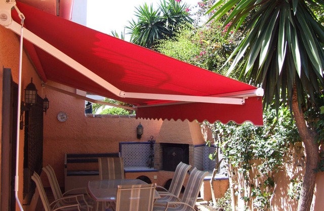 Con jardín muy cerca de la playa EN COSTABELLA ENTRE CHAPAS Y MONTEROS (WIFI)