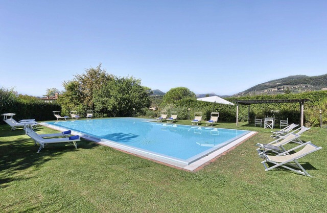 Preciosa casa de vacaciones con WIFI, piscina privada, A/C, TV y aparcamiento, cerca de Lucca