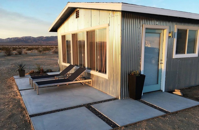 ¡NUEVO! Wonder Valley Sky - Un hermoso retiro moderno de Joshua Tree