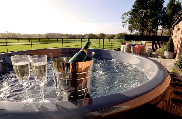 Estupenda casa de vacaciones con piscina, jacuzzi, WIFI, TV, terraza, mascotas permitida